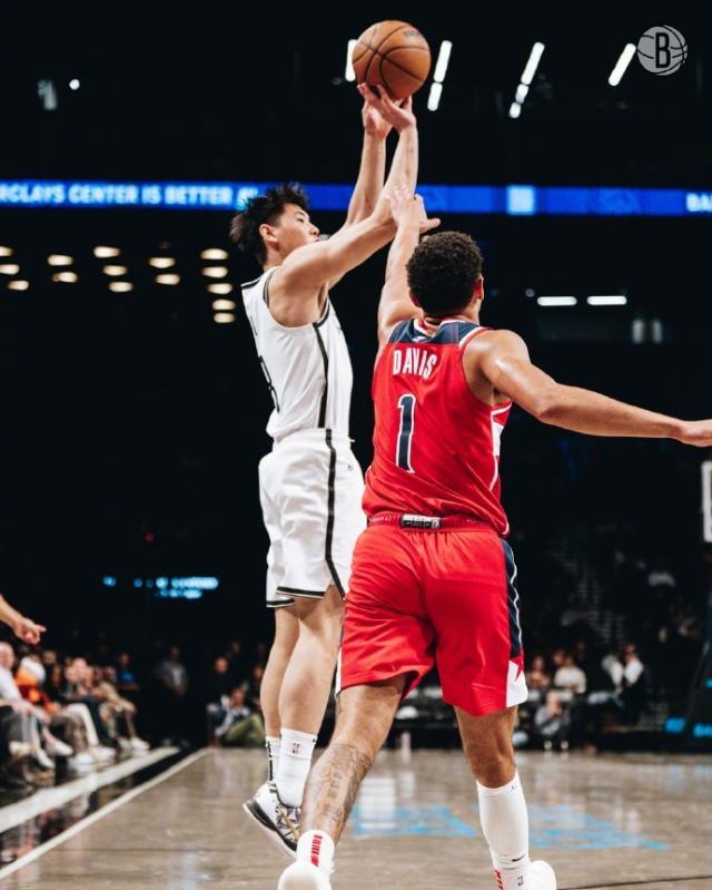 英雄联盟赛事官网首页-惊艳！崔永熙4分钟5分点燃替补席 赛后喜提新绰号