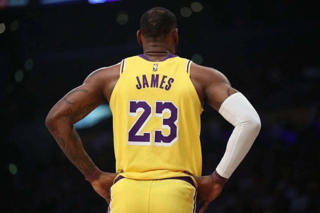 联盟通过两项新规：假摔将吃技犯、教练最多2次挑战